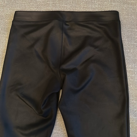 Express Women’s Soft Wax Like leggings size Medium stretch - Picture 4 of 10